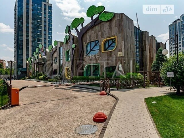 Sale of 3-room apartment 131 sq. m. on Andriy Verkhoglyada St. 26 •
