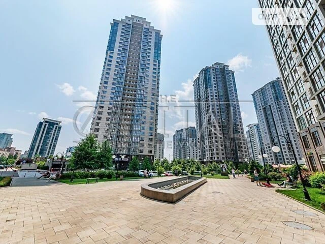 Sale of 3-room apartment 131 sq. m. on Andriy Verkhoglyada St. 26 •