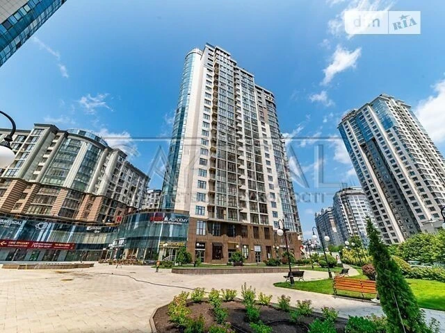Sale of 3-room apartment 131 sq. m. on Andriy Verkhoglyada St. 26 •