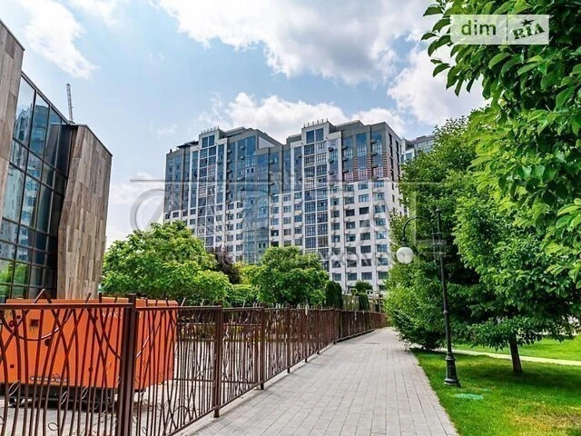 Sale of 3-room apartment 131 sq. m. on Andriy Verkhoglyada St. 26 •