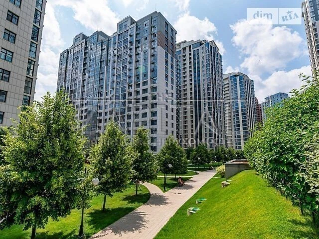 Sale of 3-room apartment 131 sq. m. on Andriy Verkhoglyada St. 26 •