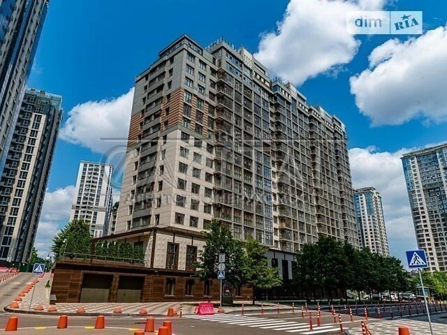 Sale of 3-room apartment 131 sq. m. on Andriy Verkhoglyada St. 26 •
