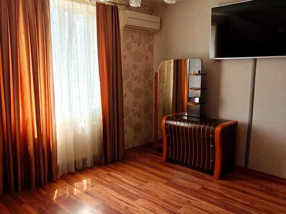 Будинок. Полтава, Івана Багряного вул. (Леоніда Бразова)