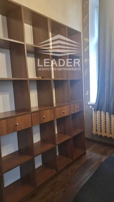 Продам 1к.спальня+кухня -студіо.ЦЕНТР-окремий вхід.Світло Не
