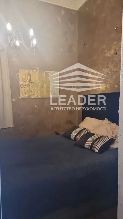 Продам 1к.спальня+кухня -студіо.ЦЕНТР-окремий вхід.Світло Не