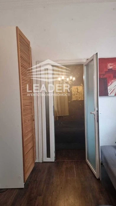 Продам 1к.спальня+кухня -студіо.ЦЕНТР-окремий вхід.Світло Не