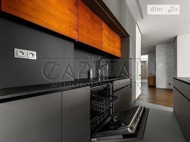 Sale of 3-room apartment 133 sq. m. on Bulvarno-Kudryavska Street 21