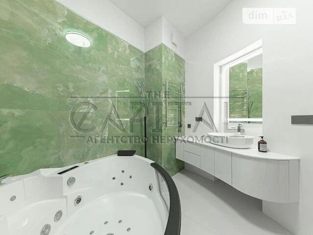 Sale of 3-room apartment 133 sq. m. on Bulvarno-Kudryavska Street 21