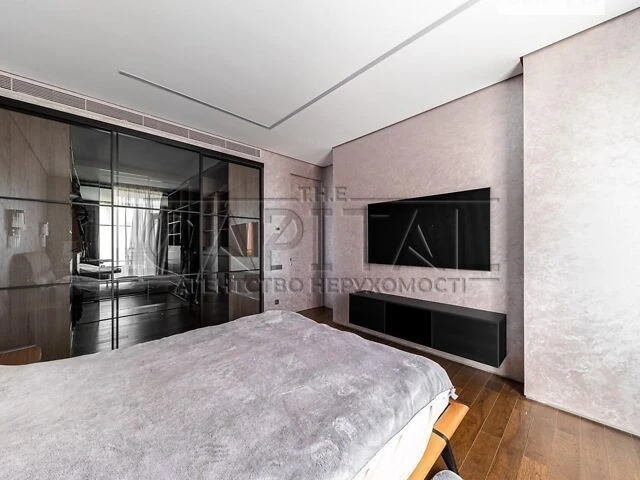 Sale of 3-room apartment 133 sq. m. on Bulvarno-Kudryavska Street 21