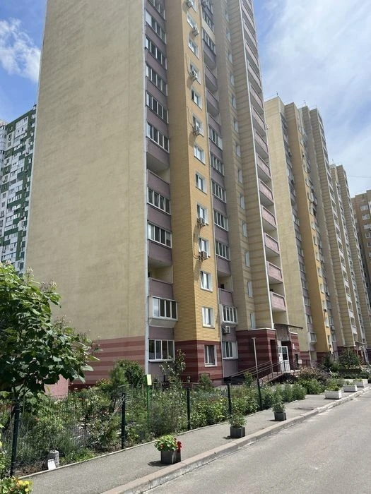 For sale 1-room apartment 41 sq m Maksimovicha 7B near metro station B
