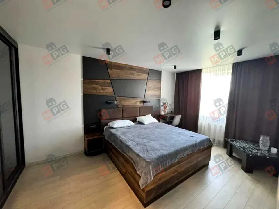 Apartment. Kharkiv, Lev Landau Ave. (50th anniversary of the USSR)