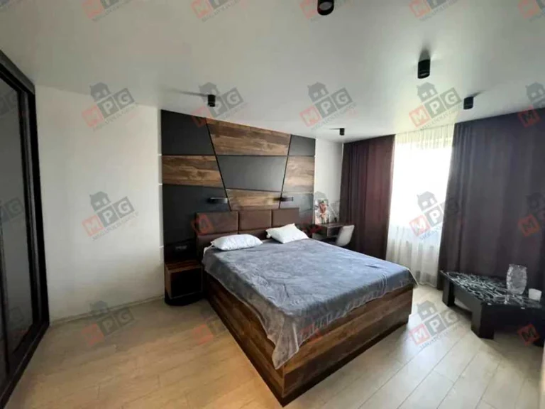 Apartment. Kharkiv, Lev Landau Ave. (50th anniversary of the USSR)