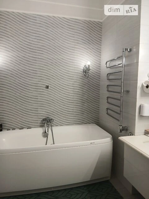 Sale of 4-room apartment 157.1 sq. m. on Akademika Efremova 8A street