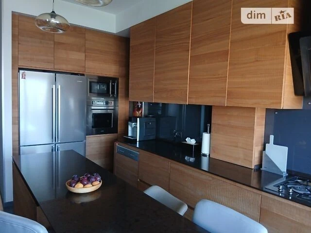 Sale of 4-room apartment 157.1 sq. m. on Akademika Efremova 8A street