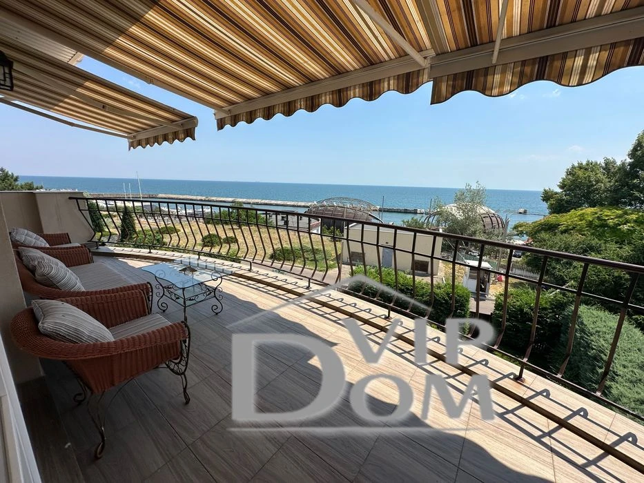 House on the sea and your yacht nearby, Fontan, Maristella