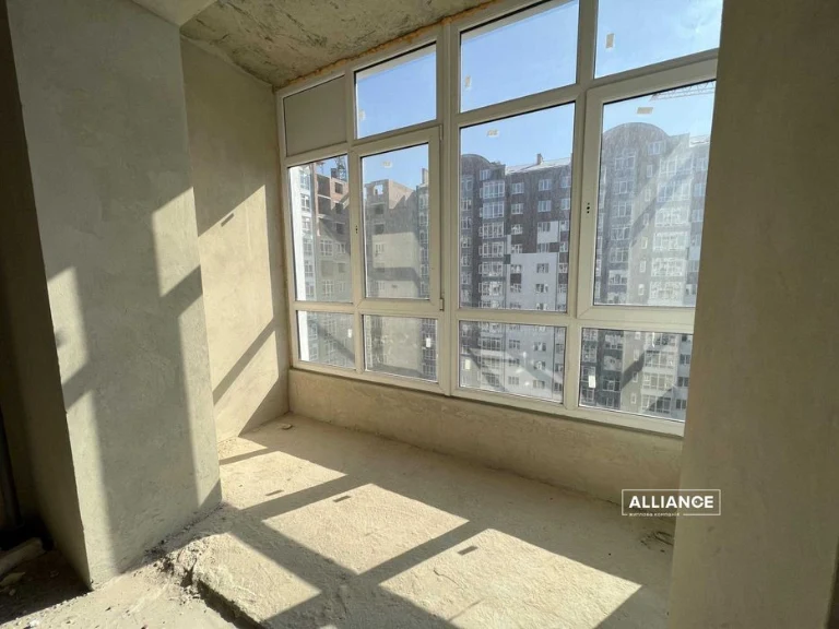 I am selling a 2 km apartment with a balcony in the city center!