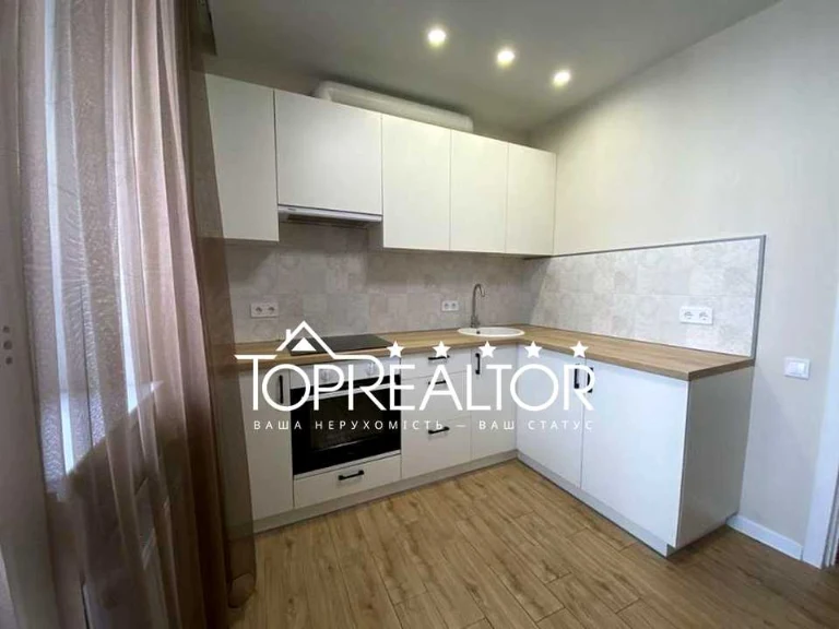 Apartment. Kharkiv, Myru St.