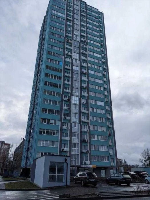 Selling a 1-room apartment in the Zhuravle residential complex.