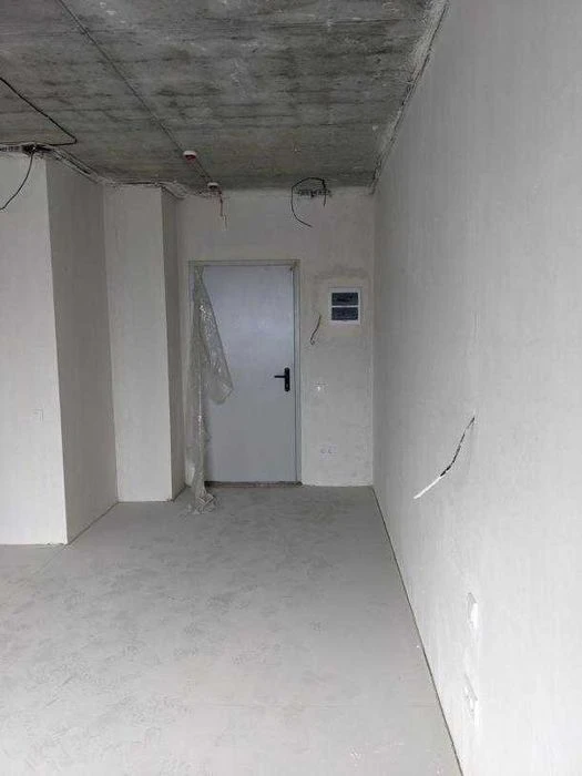 Selling a 1-room apartment in the Zhuravle residential complex.