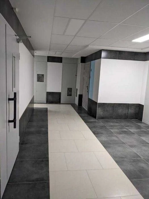 Selling a 1-room apartment in the Zhuravle residential complex.