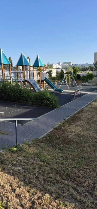 Selling a 1-room apartment in the Zhuravle residential complex.