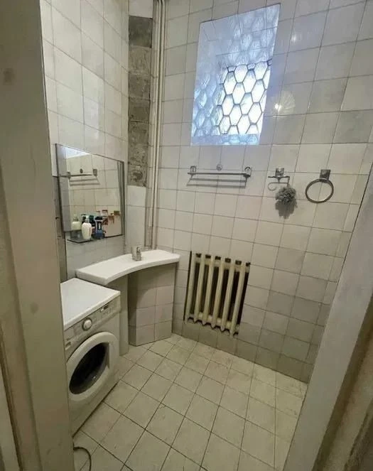 For sale 3-room apartment on Svobody Street, University metro station/G. Skovorody metro station