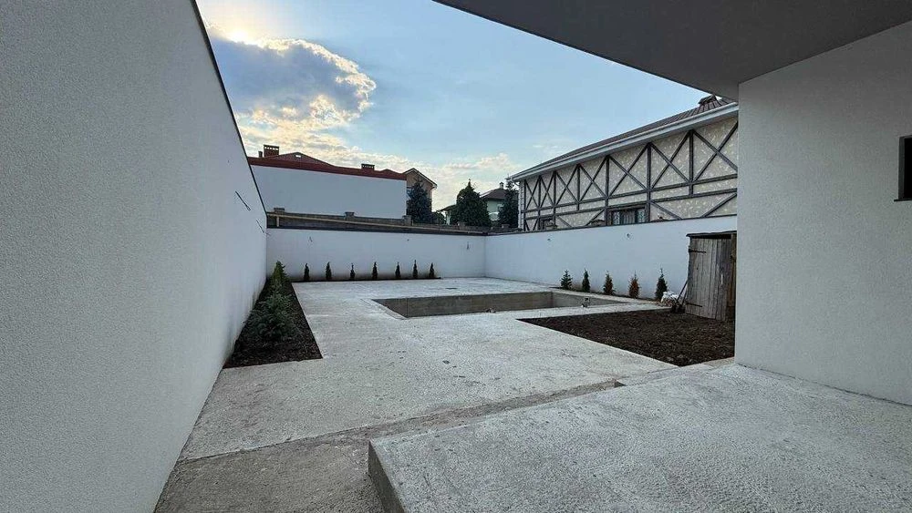 Продам Новый дом Hi-Tech в Совиньоне-2 с бассейном, 230 м²,
