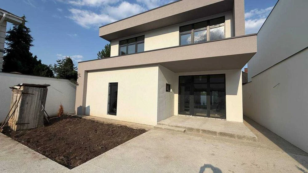 Продам Новый дом Hi-Tech в Совиньоне-2 с бассейном, 230 м²,