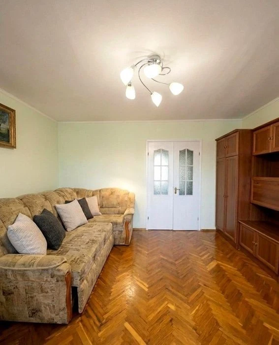 Without %! Brick house near the Park! Yaltinska Street. For sale