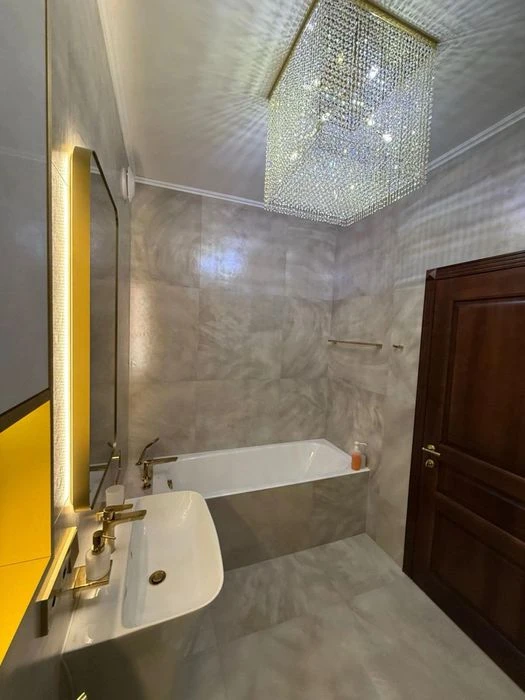 Продажа 3 ком каартира 106 м² 1/5ц ул.Богдана Хмельницкого