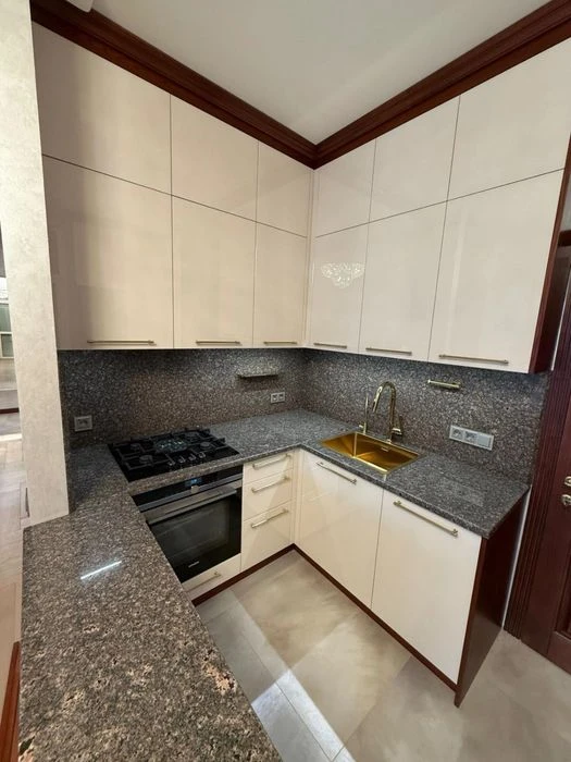 Продажа 3 ком каартира 106 м² 1/5ц ул.Богдана Хмельницкого
