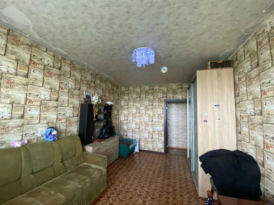I am selling a 3-room apartment on KhTZ (405222)