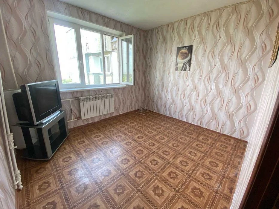 I am selling a 3-room apartment on KhTZ (405222)