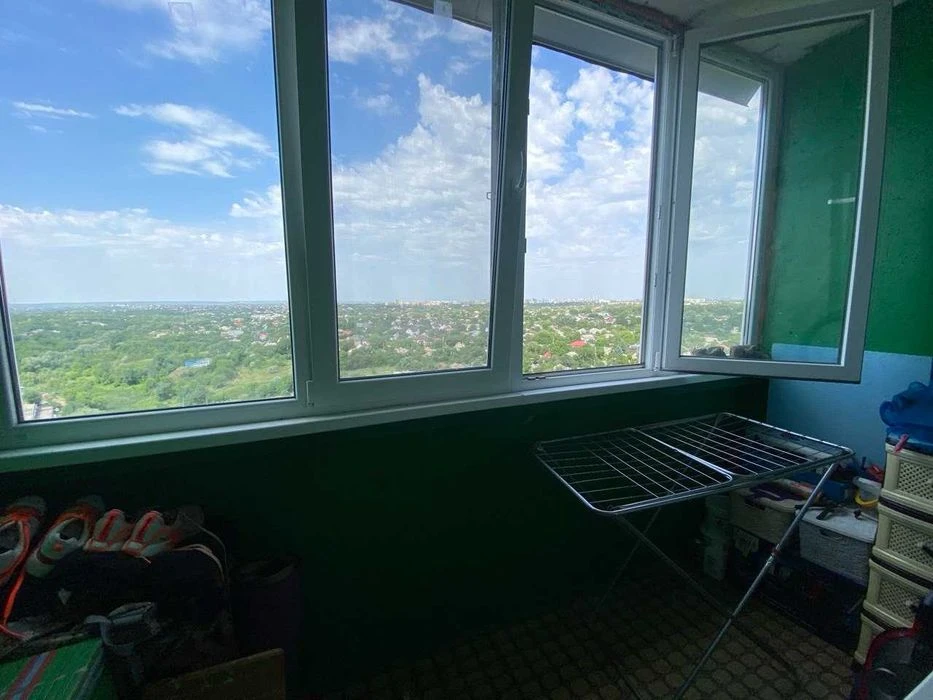 I am selling a 3-room apartment on KhTZ (405222)