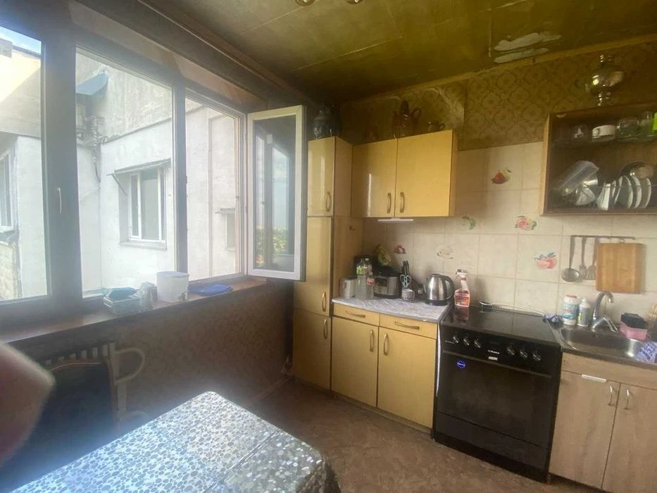 I am selling a 3-room apartment on KhTZ (405222)