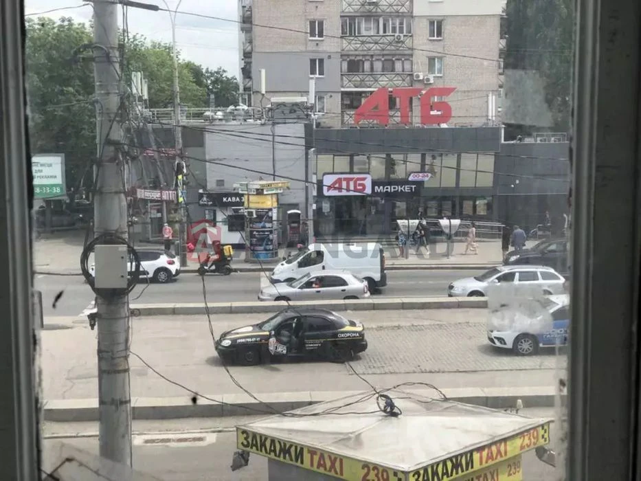 Центральный район сталинка 3х комн 2 этаж