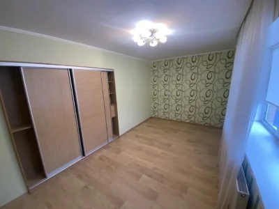 Продаж нового цегляного будинку в центральній частині міста.