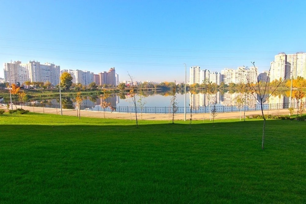 ЖК Лебединий, Ревуцького, м. Харьківська-300м