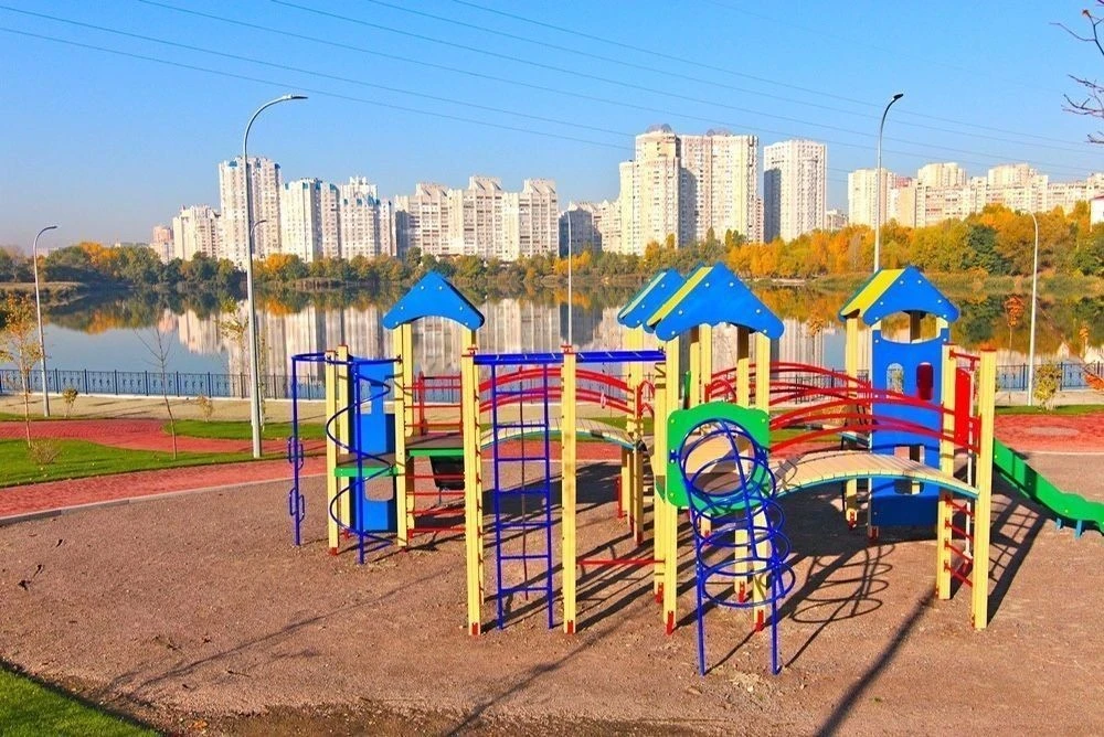 ЖК Лебединий, Ревуцького, м. Харьківська-300м