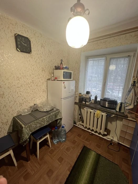 Квартира під комерцію! 2 кімнати, фасадні вікна, центр. Торг