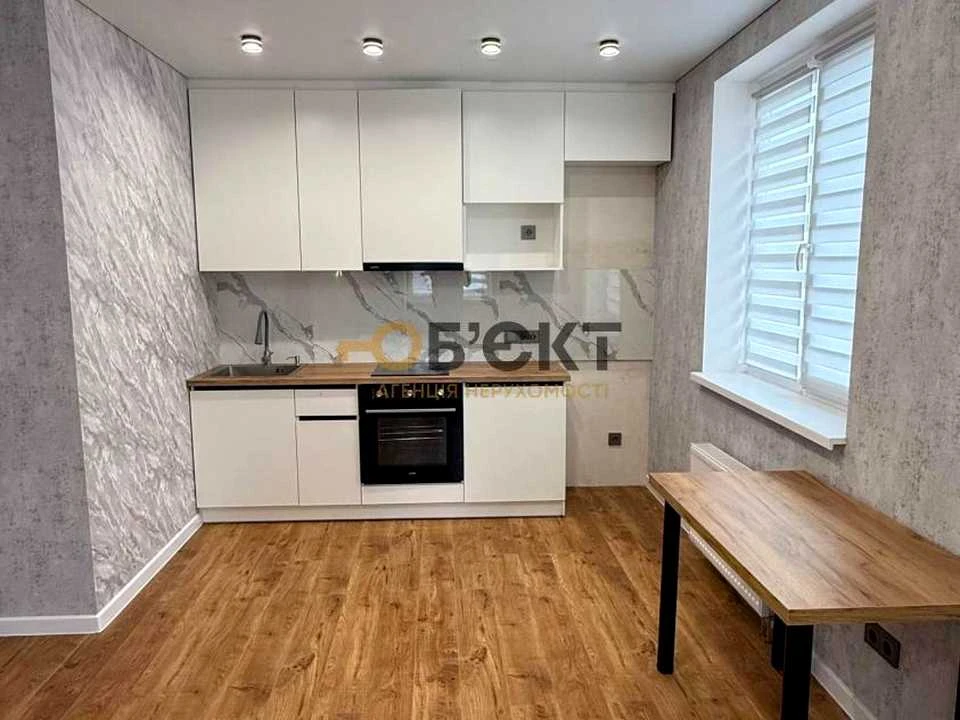Apartment. Kharkiv, Heroiv Kharkov Ave. (Moskovsky), (Building