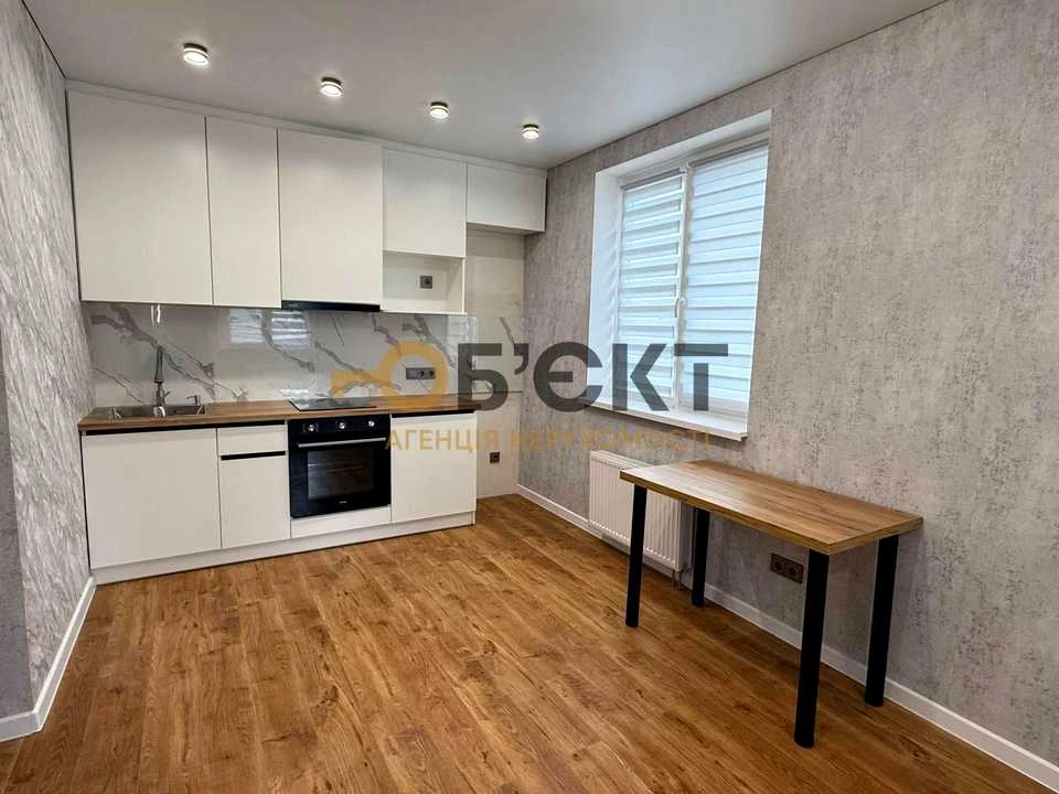 Apartment. Kharkiv, Heroiv Kharkov Ave. (Moskovsky), (Building