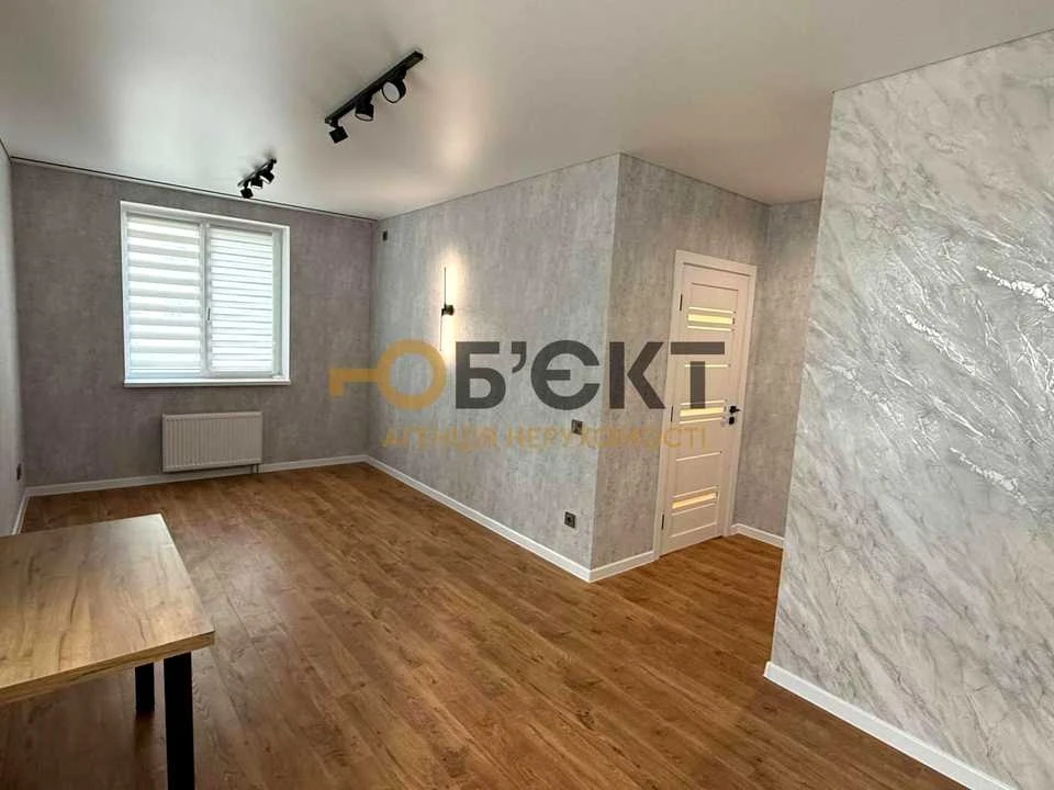 Apartment. Kharkiv, Heroiv Kharkov Ave. (Moskovsky), (Building