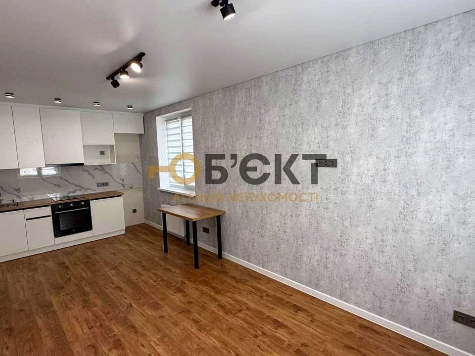 Apartment. Kharkiv, Heroiv Kharkov Ave. (Moskovsky), (Building