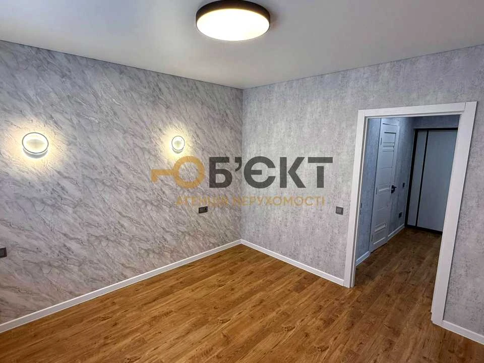 Apartment. Kharkiv, Heroiv Kharkov Ave. (Moskovsky), (Building