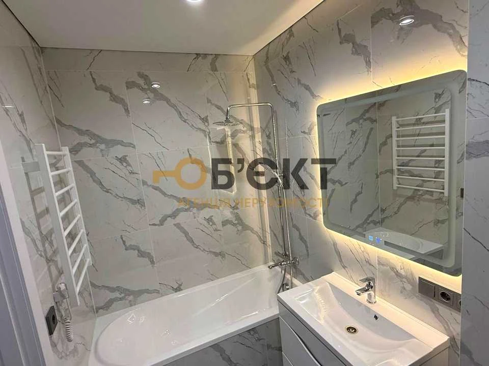 Apartment. Kharkiv, Heroiv Kharkov Ave. (Moskovsky), (Building