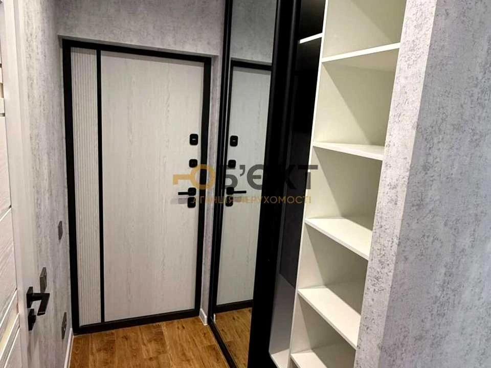 Apartment. Kharkiv, Heroiv Kharkov Ave. (Moskovsky), (Building
