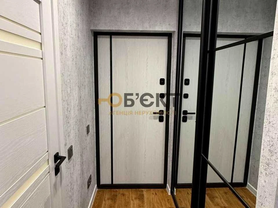 Apartment. Kharkiv, Heroiv Kharkov Ave. (Moskovsky), (Building