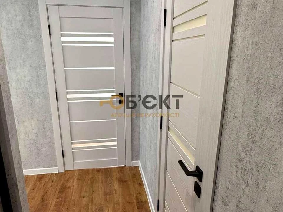 Apartment. Kharkiv, Heroiv Kharkov Ave. (Moskovsky), (Building