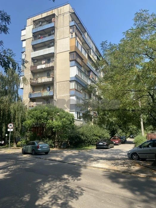 1-room apartment for sale with renovation. Beresteyska. Sikorsky